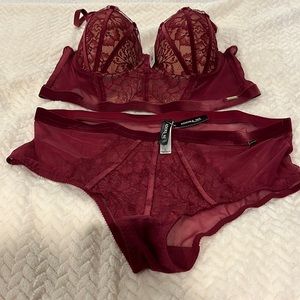 Absolutely beautiful new with tags two piece adore me bra/panty sets 36B/large